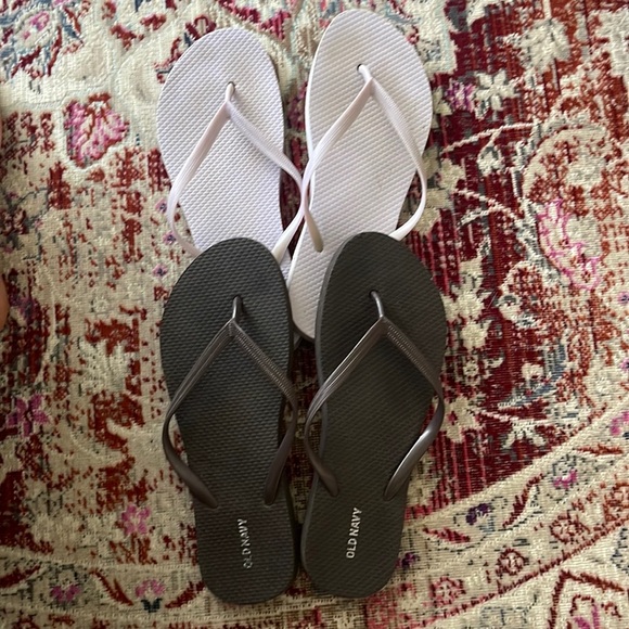 Shoes - Old Navy flip flop bundle